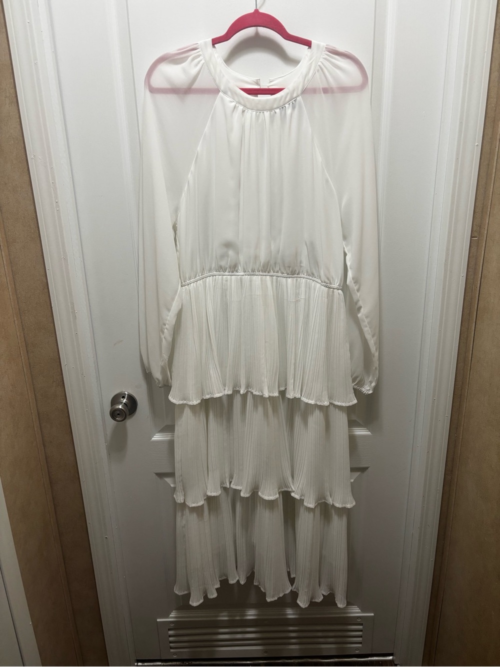 Elegant White Tiered Long-Sleeve Maxi Dress